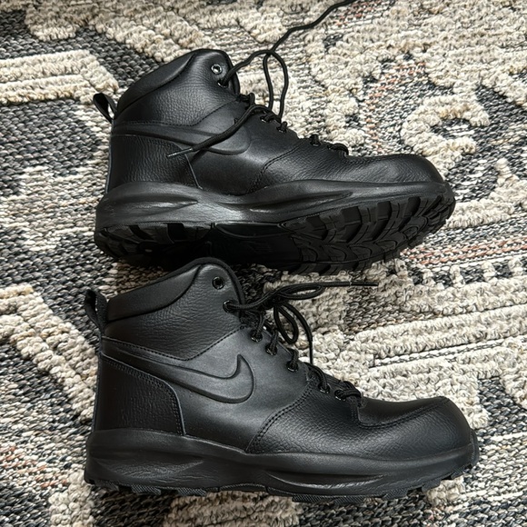 Nike MANOA TRIPPLE BLACK LEATHER BOOTS WATERPROOF - Picture 2 of 5